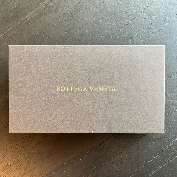 NWT BOTTEGA VENETA
White Leather iPhone X Cell Phone Case w/ Pouch & Gift Box - Picture 6 of 8